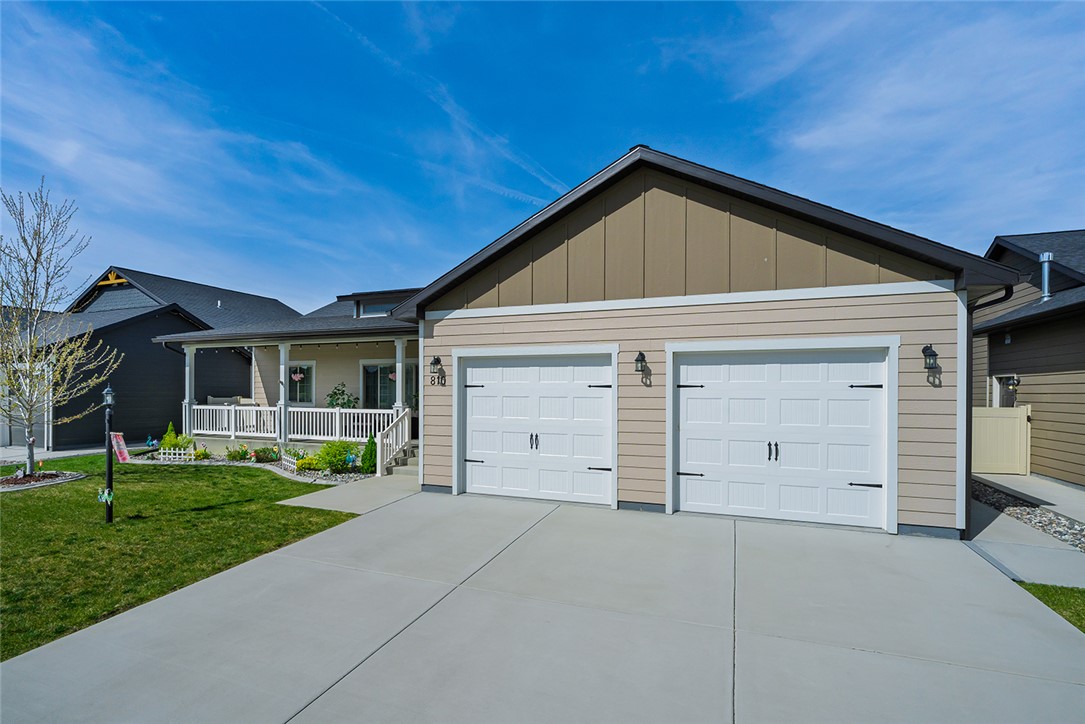 810 Grouse Berry Street