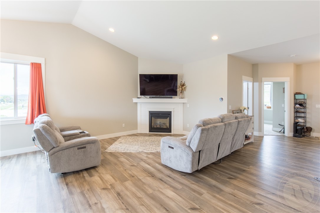 4960 Whisper Way