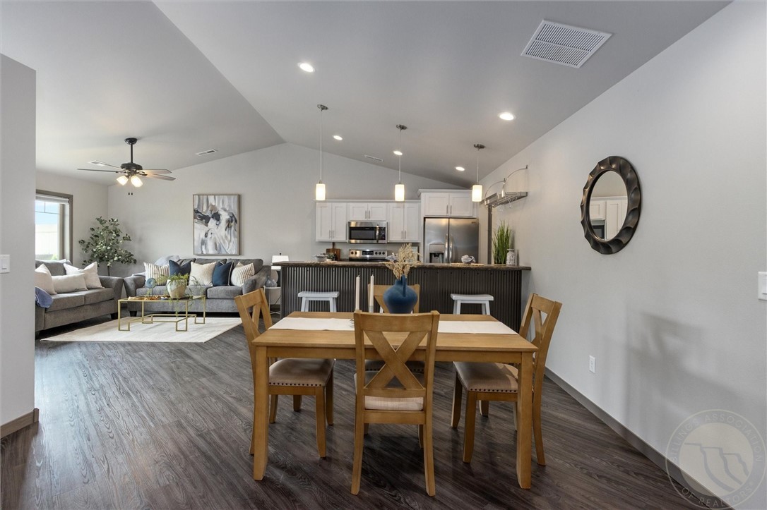 5906 Foxtail Loop W