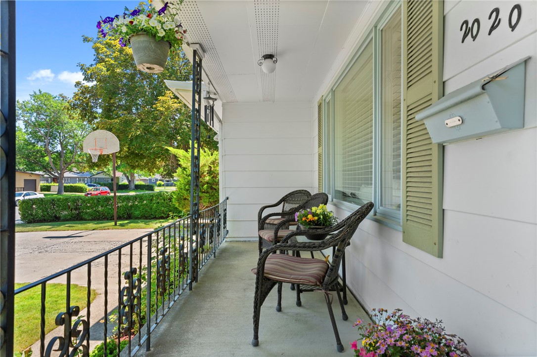 2020 15th Street W
