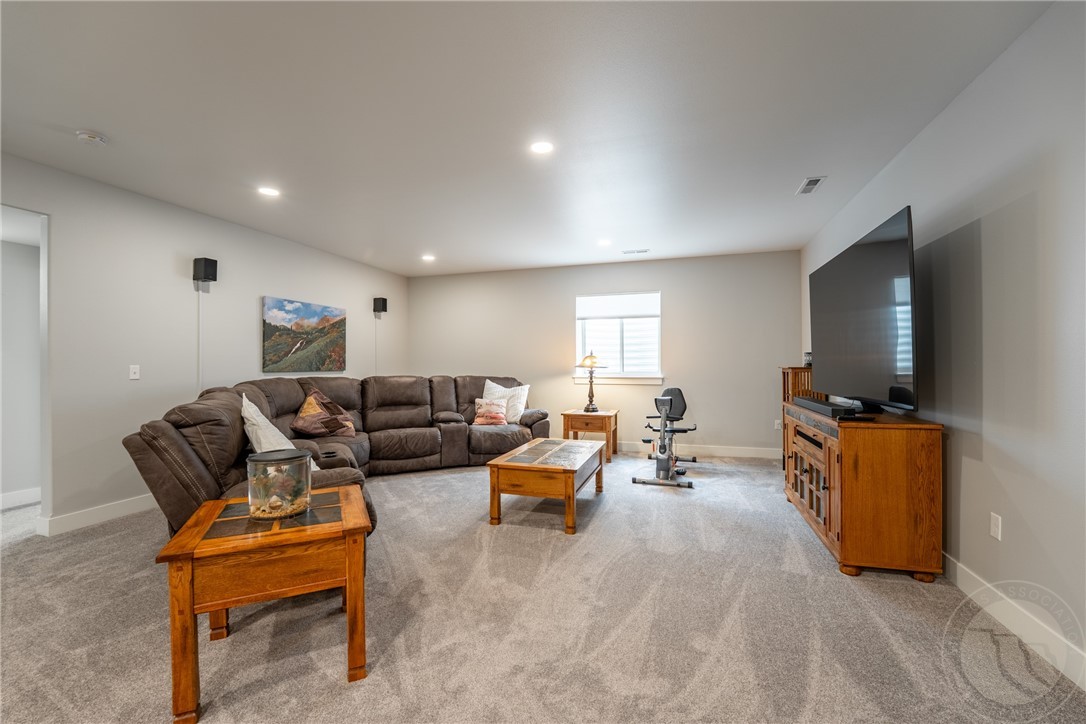 Billings, Montana 59105, United States, 6 Bedrooms Bedrooms, ,3 BathroomsBathrooms,Residential,Active,132356