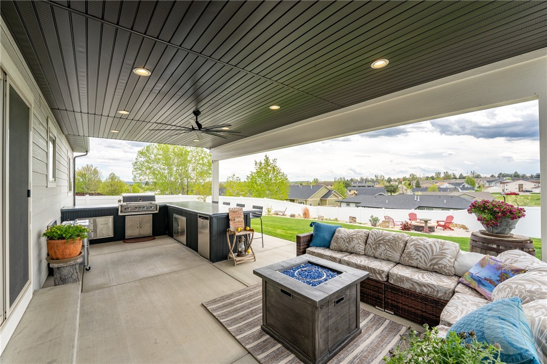 Billings, Montana 59105, United States, 6 Bedrooms Bedrooms, ,3 BathroomsBathrooms,Residential,Active,132356