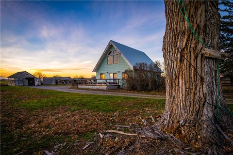 2578 N 14th Road Worden MT 59088