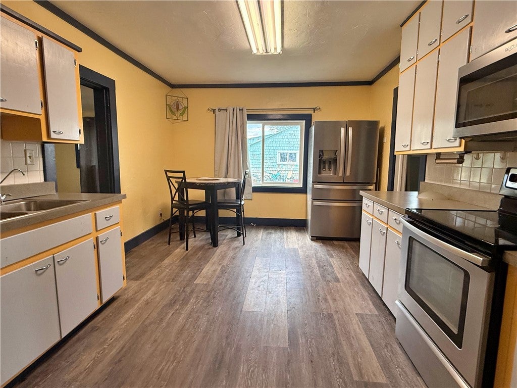807 4th Street W