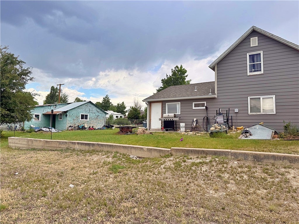 807 4th Street W