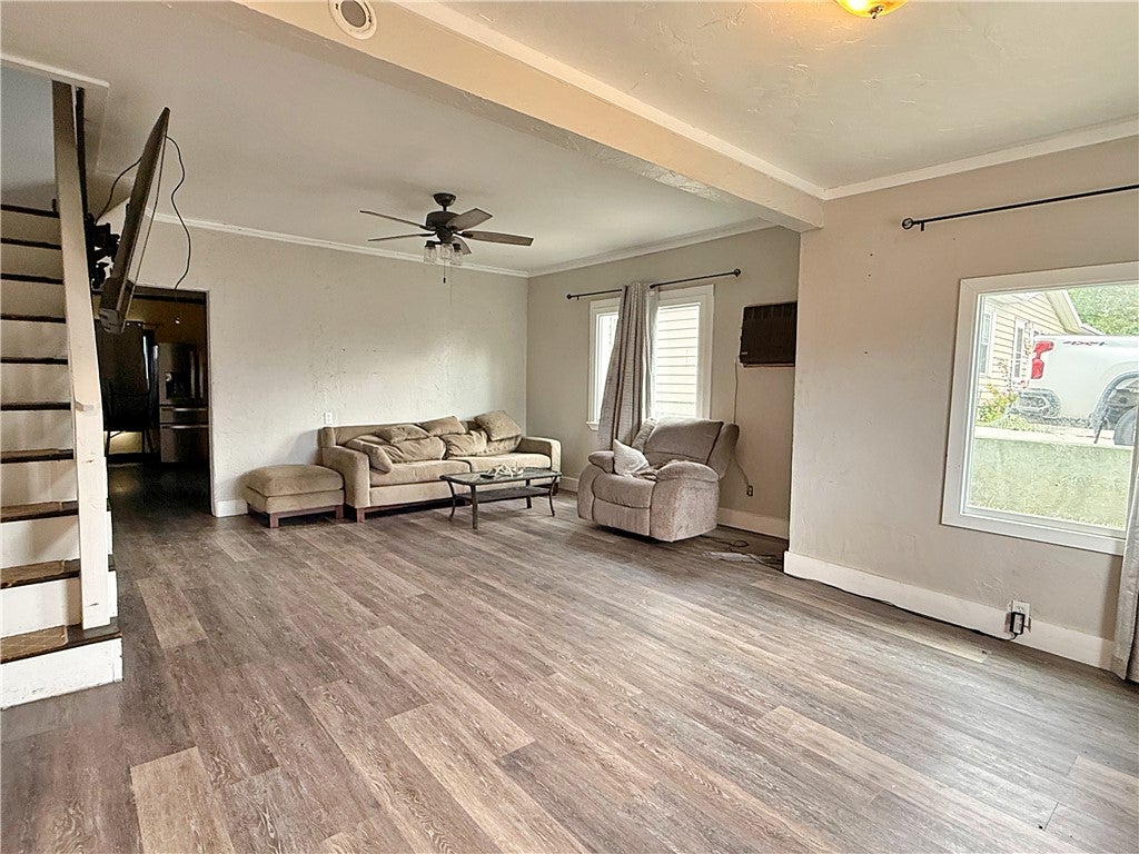 807 4th Street W