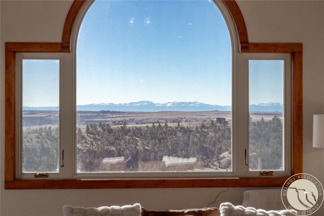 4040 Mountain View Drive S