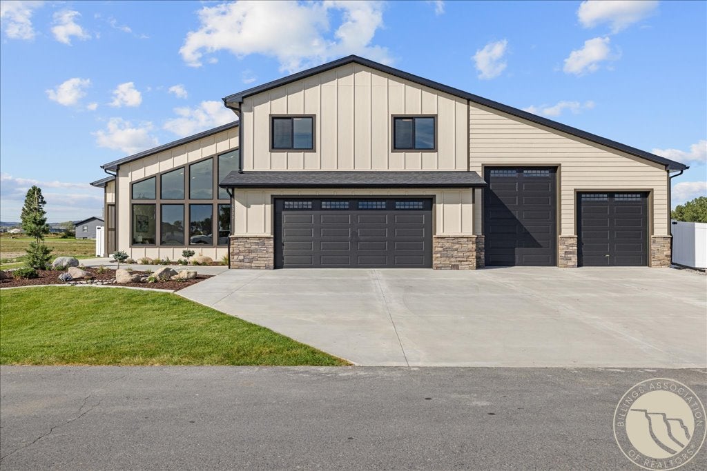 6333 Skycrest Drive