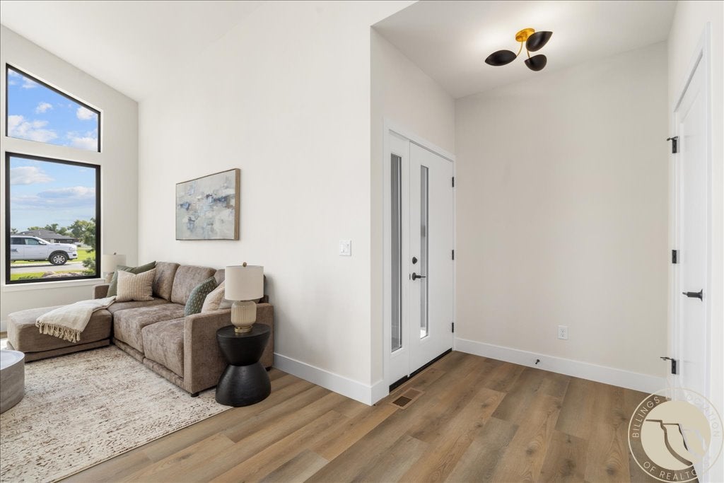 6333 Skycrest Drive