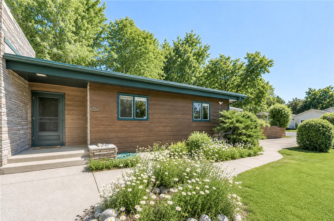 2702 Sunnyview Lane