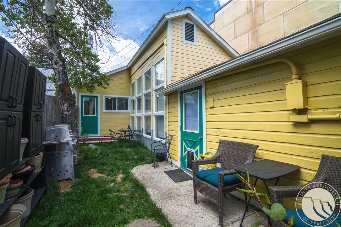 215 Broadway S