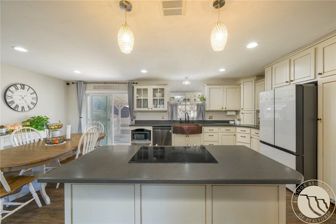 1913 Columbine Drive