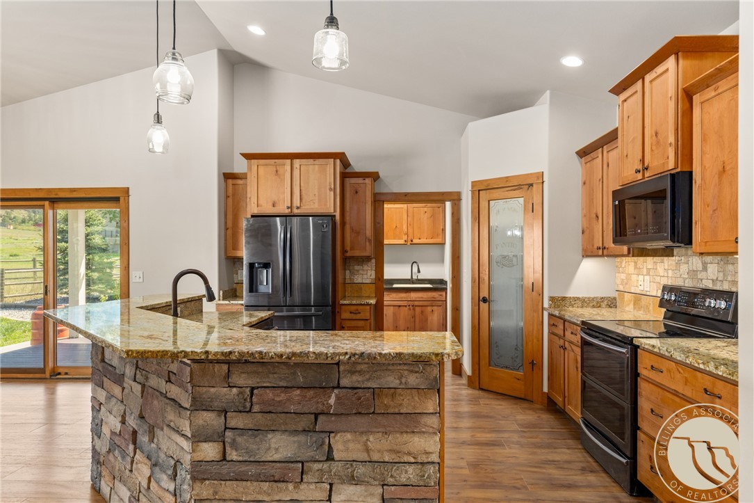 3877 High Trail Road