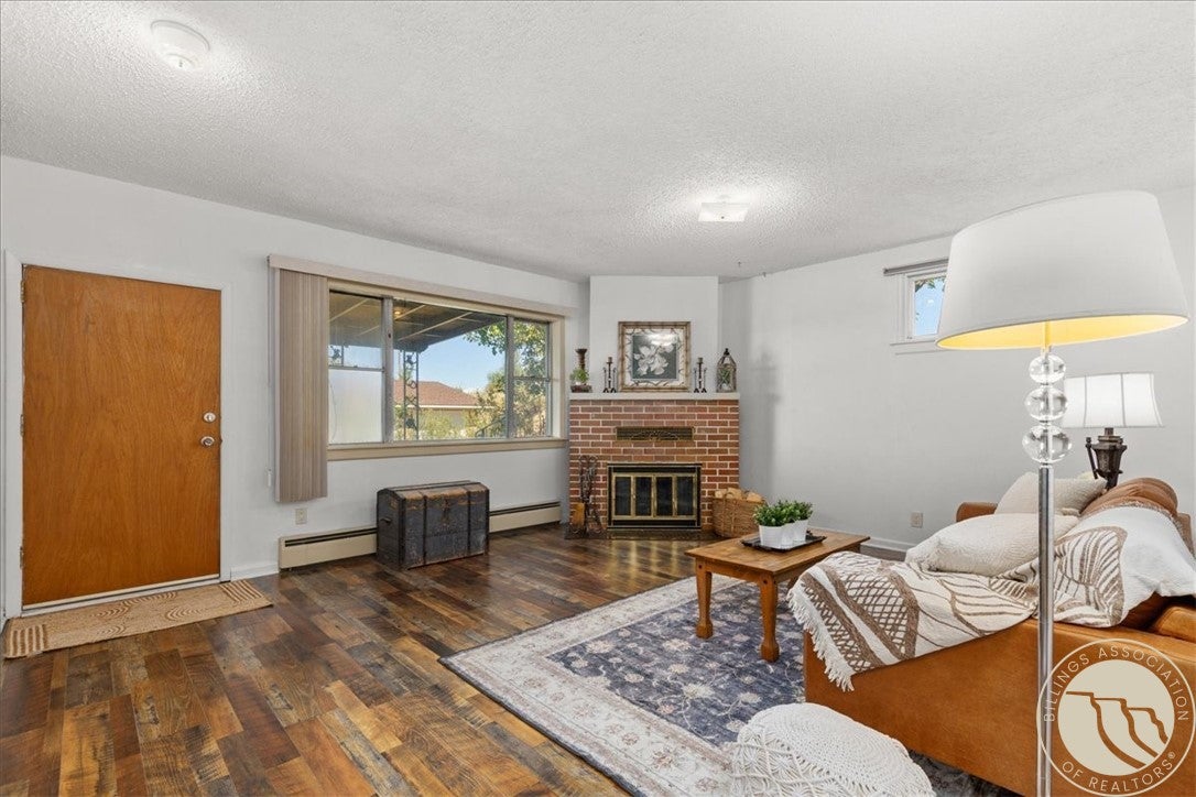 328 3rd Avenue W