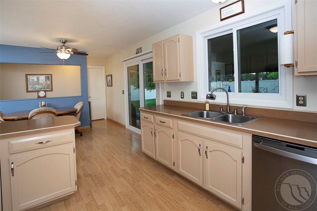 Billings, Montana 59105, United States, 4 Bedrooms Bedrooms, ,2 BathroomsBathrooms,Residential,Active,139605