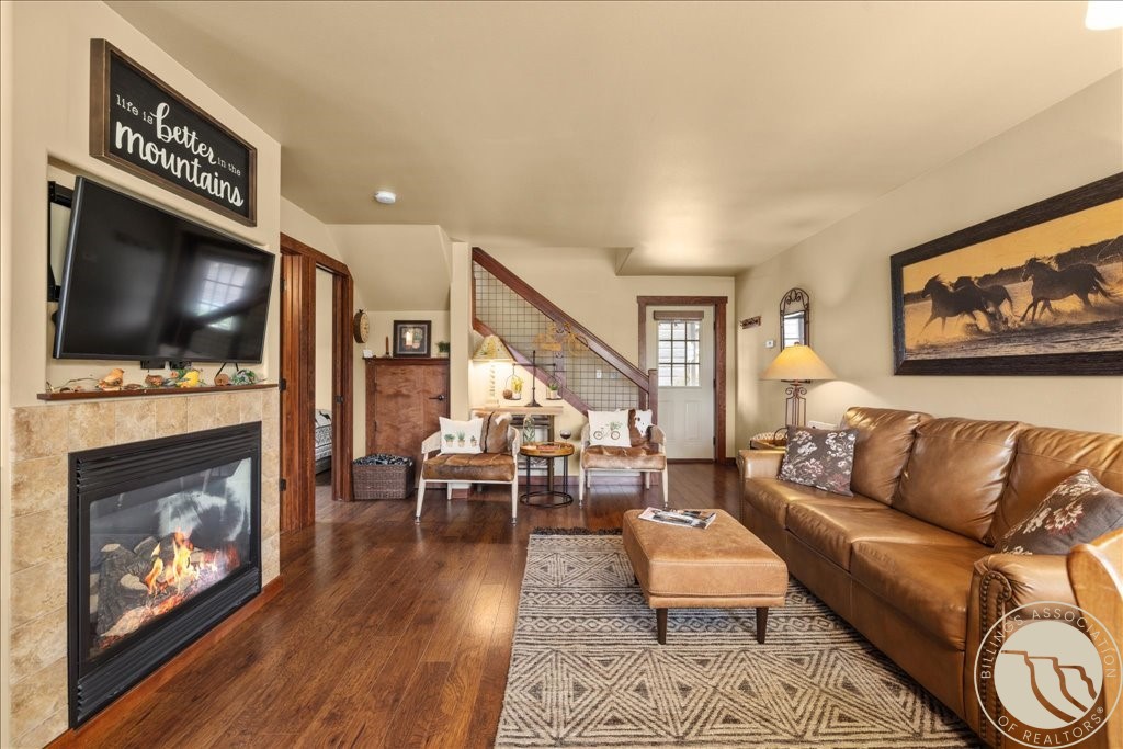215 2nd Street E 6