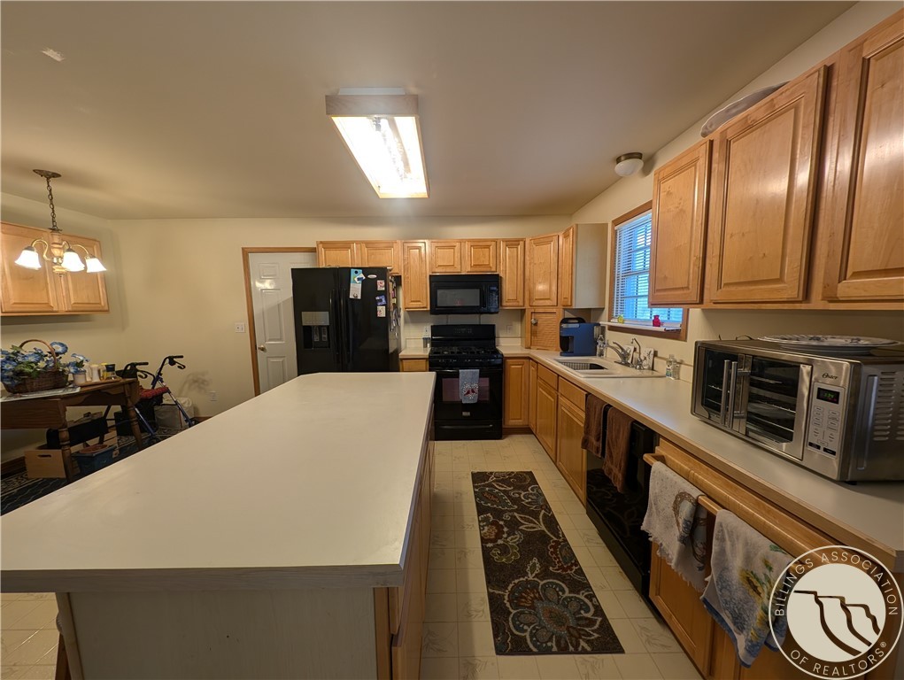 516 9th Avenue W