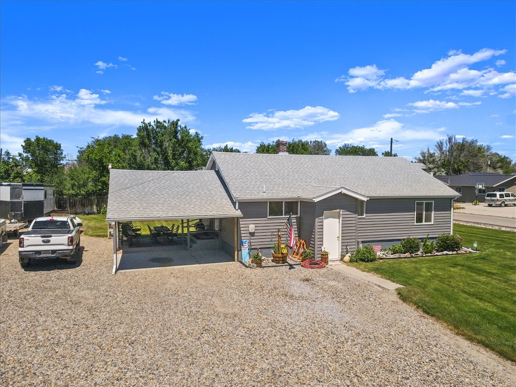 1005 4th St W