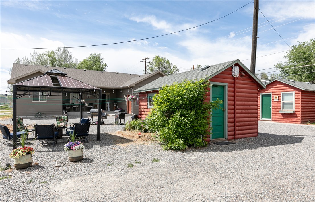 44 W Pike Avenue