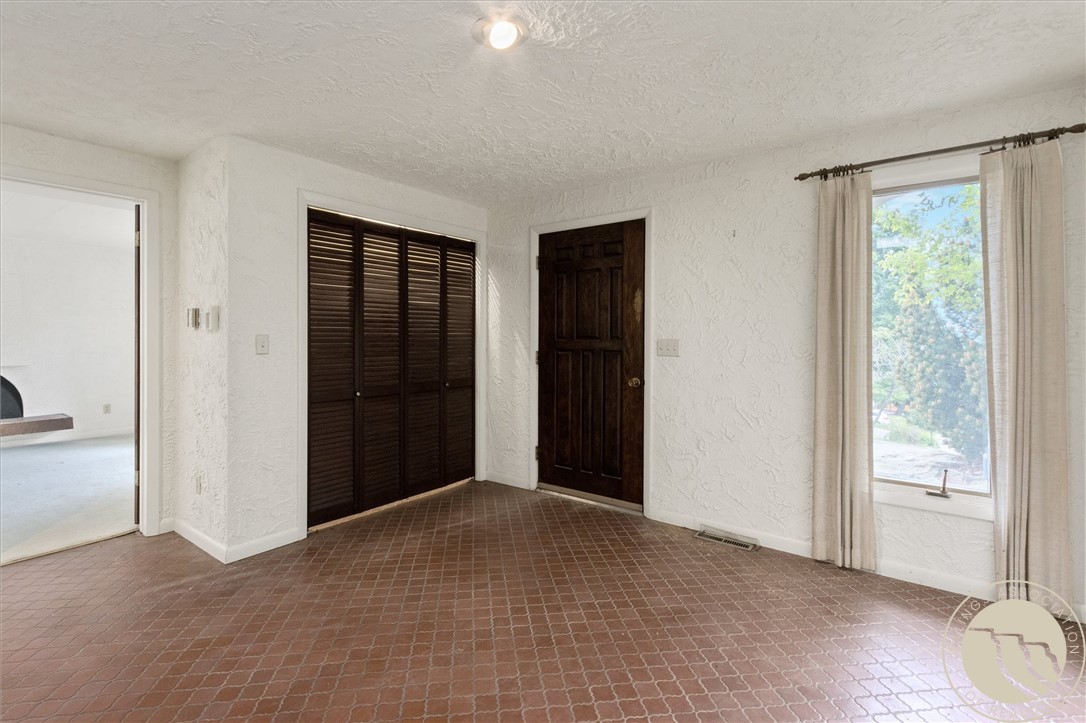 1323 Granite