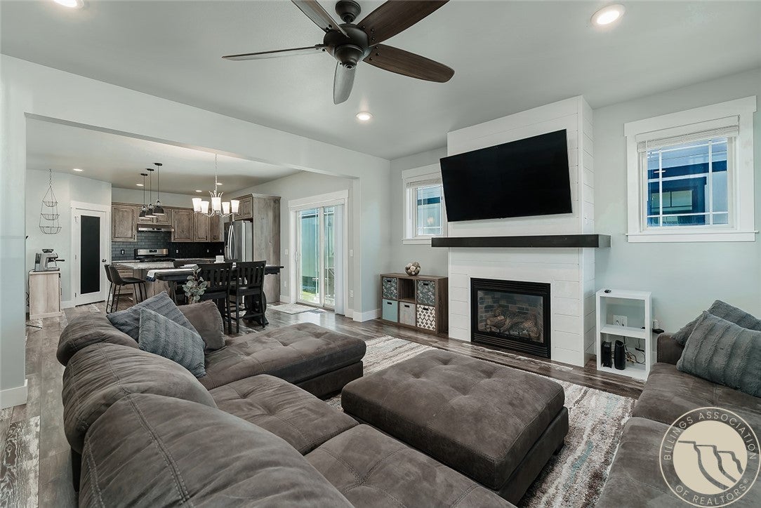 1815 Annas Garden Lane