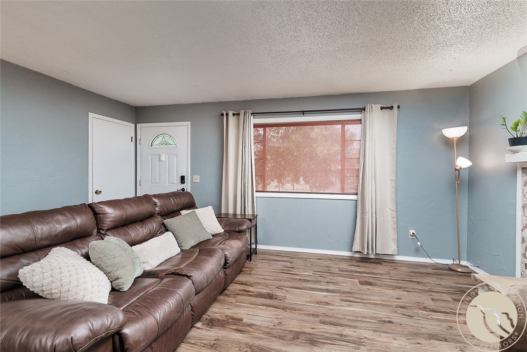 915 Maywood