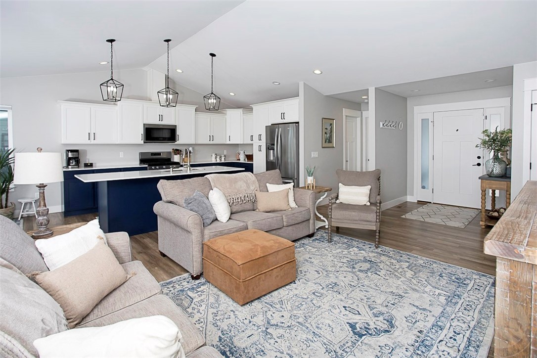 Billings, Montana 59106, United States, 5 Bedrooms Bedrooms, ,3 BathroomsBathrooms,Residential,Contingent,92984