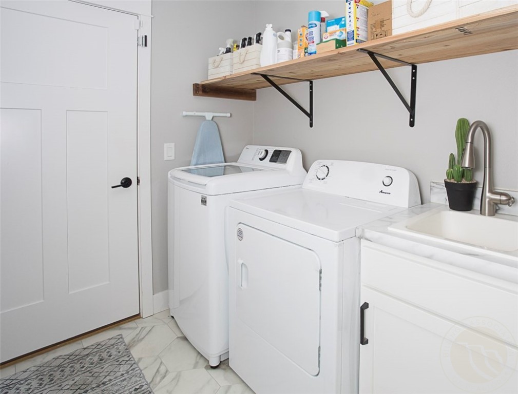 Billings, Montana 59106, United States, 5 Bedrooms Bedrooms, ,3 BathroomsBathrooms,Residential,Contingent,92984