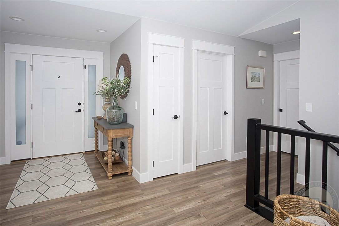 Billings, Montana 59106, United States, 5 Bedrooms Bedrooms, ,3 BathroomsBathrooms,Residential,Contingent,92984