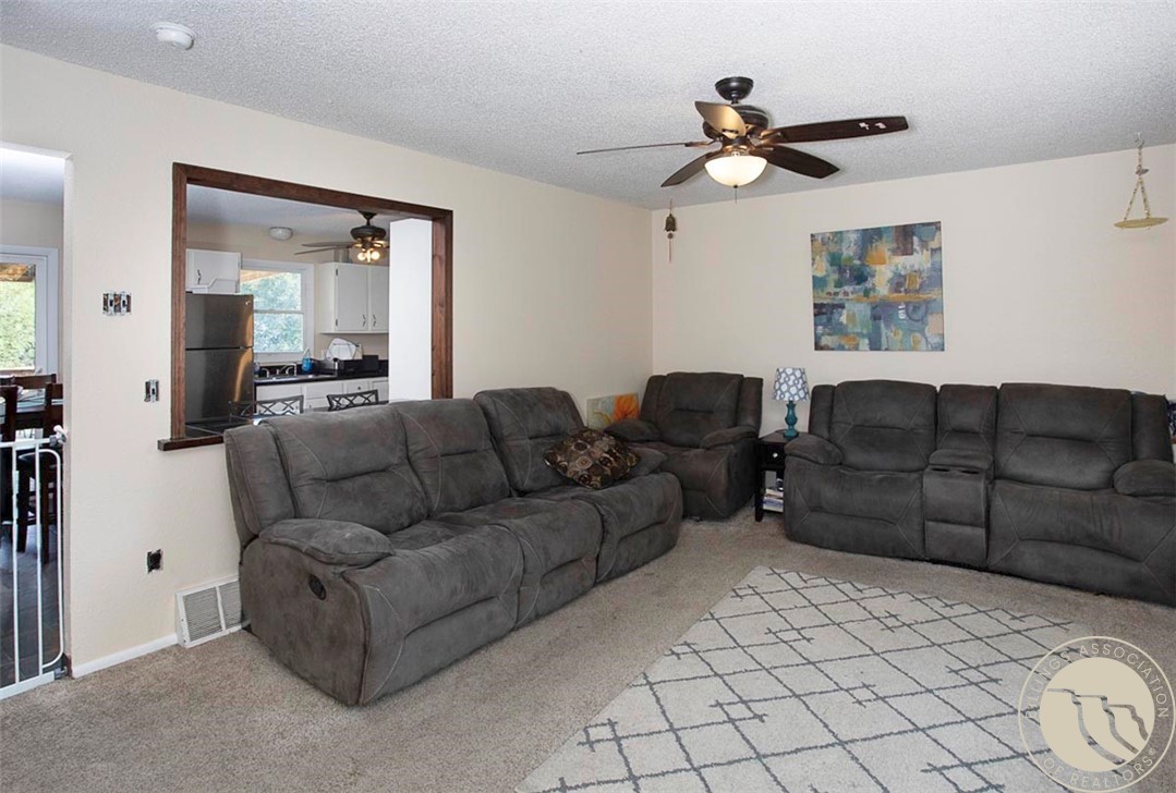 325 Sahara Drive
