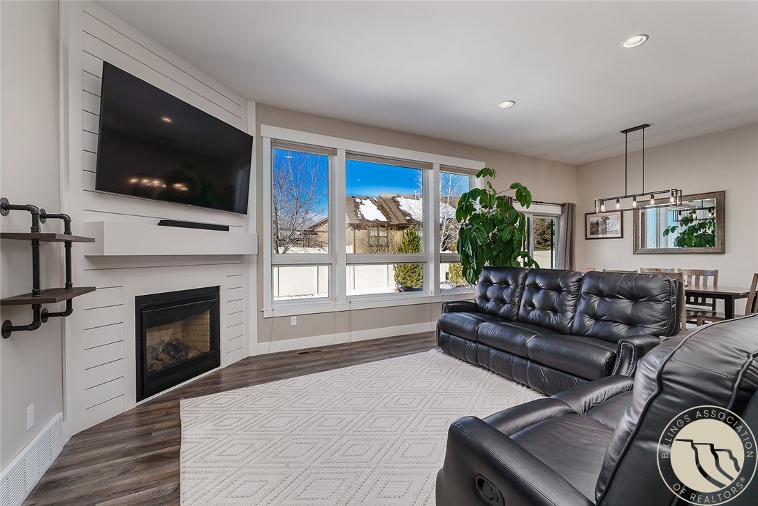 6335 Southern Bluffs Lane