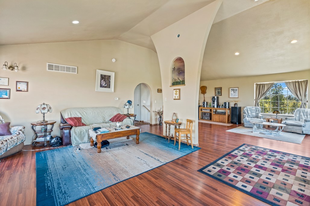16 Grassland Way
