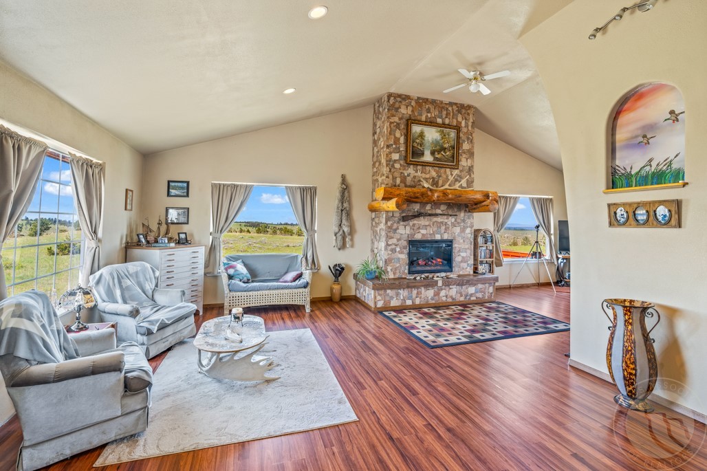 16 Grassland Way