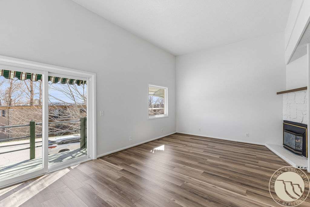 1923-1925 Burnstead Drive