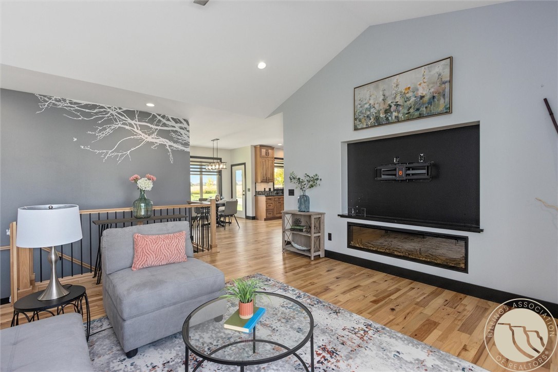 7126 Skycrest Drive
