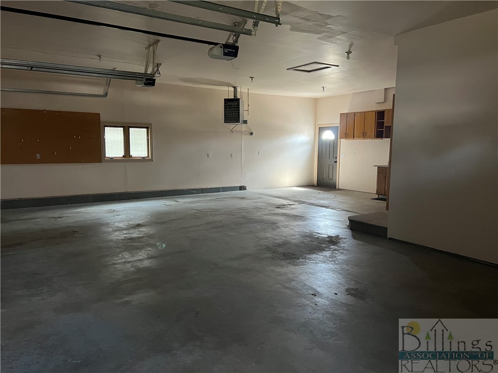 Billings, Montana 59106, United States, 5 Bedrooms Bedrooms, ,4 BathroomsBathrooms,Residential,Pending,73052