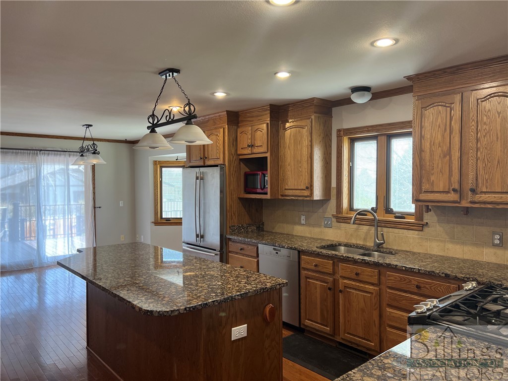 Billings, Montana 59106, United States, 5 Bedrooms Bedrooms, ,4 BathroomsBathrooms,Residential,Pending,73052