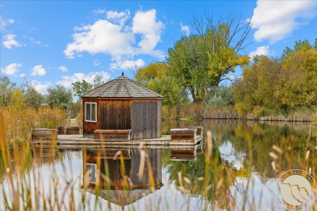 10052 Floating Island Way
