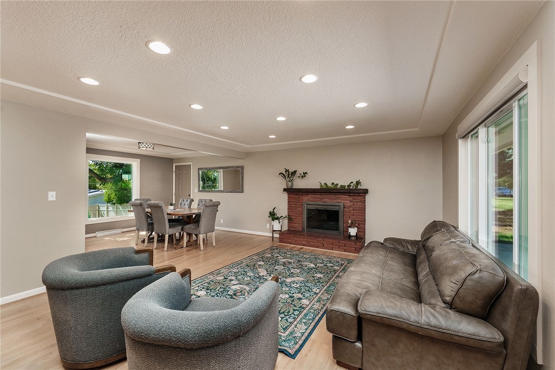 2416 Cascade Avenue