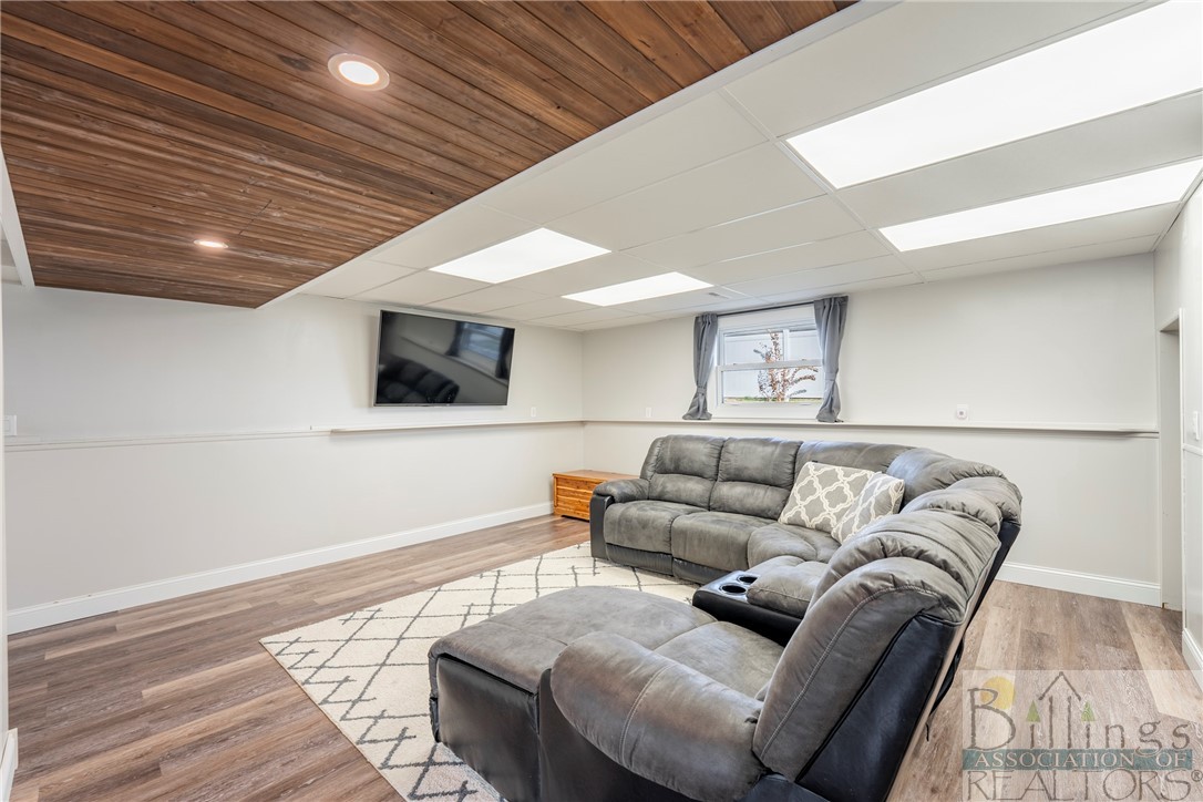 Billings, Montana 59105, United States, 4 Bedrooms Bedrooms, ,3 BathroomsBathrooms,Residential,Contingent,68412