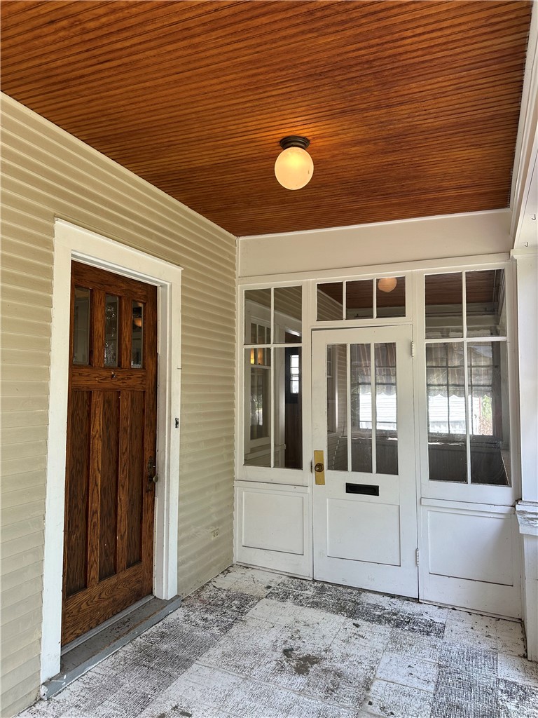 211 Lewis Avenue