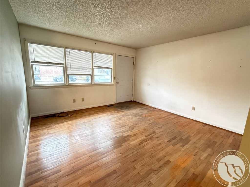 804/806 Alderson Avenue