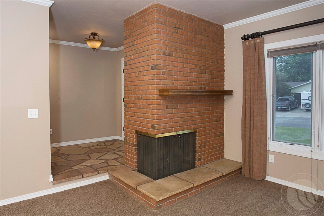 174 Erickson Court S