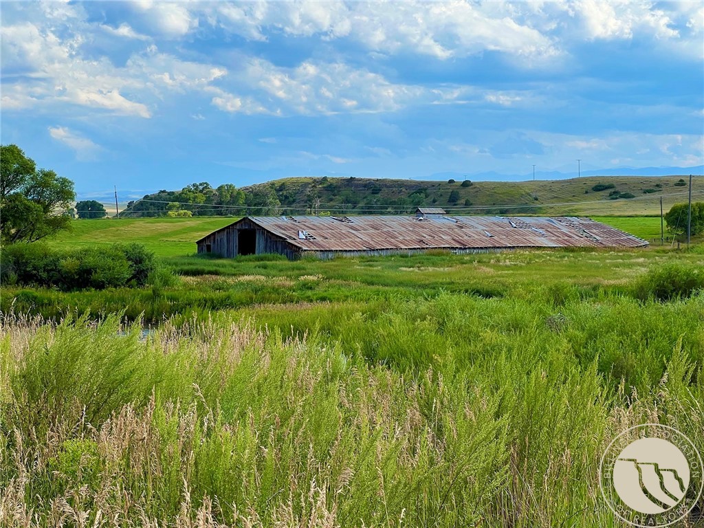 876 Lower Sweet Grass