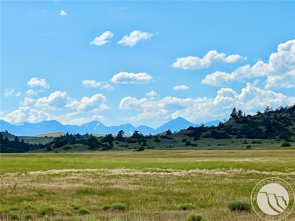 876 Lower Sweet Grass