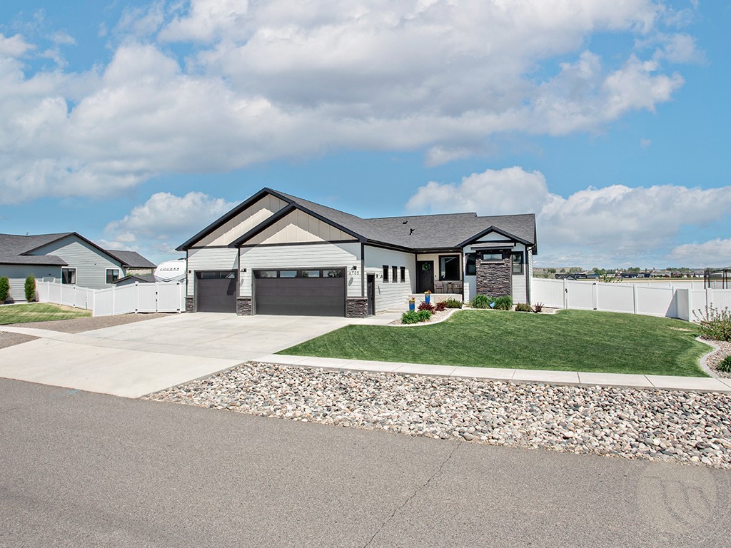 6705 Skycrest Dr