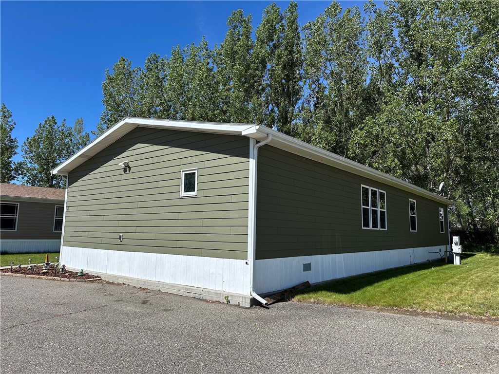 4 Attika Street N