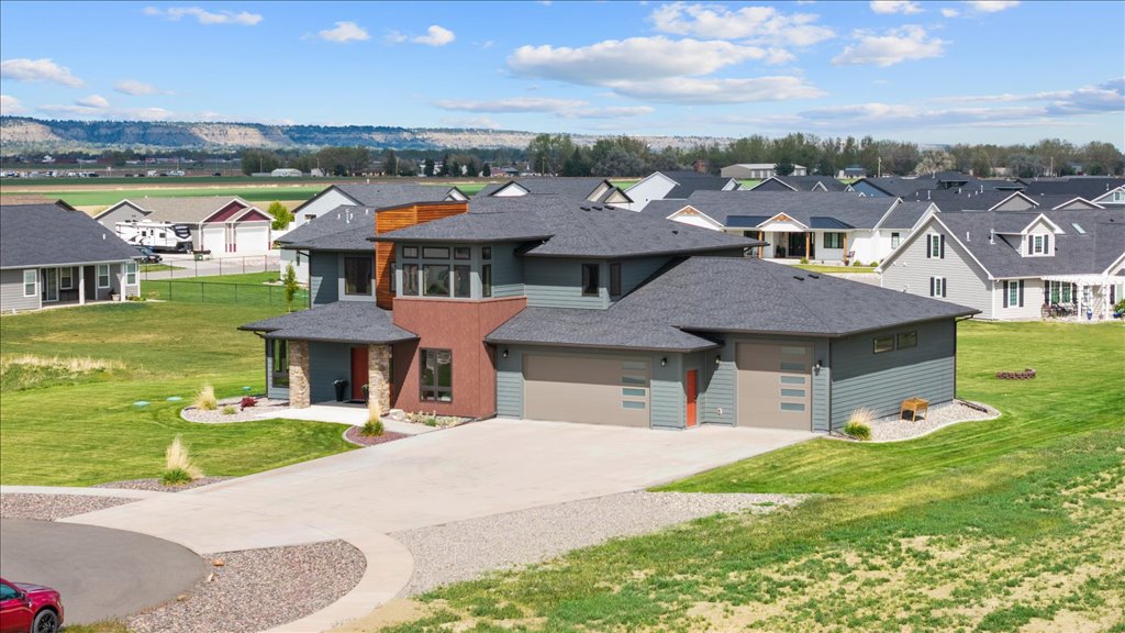 6814 Skycrest Drive