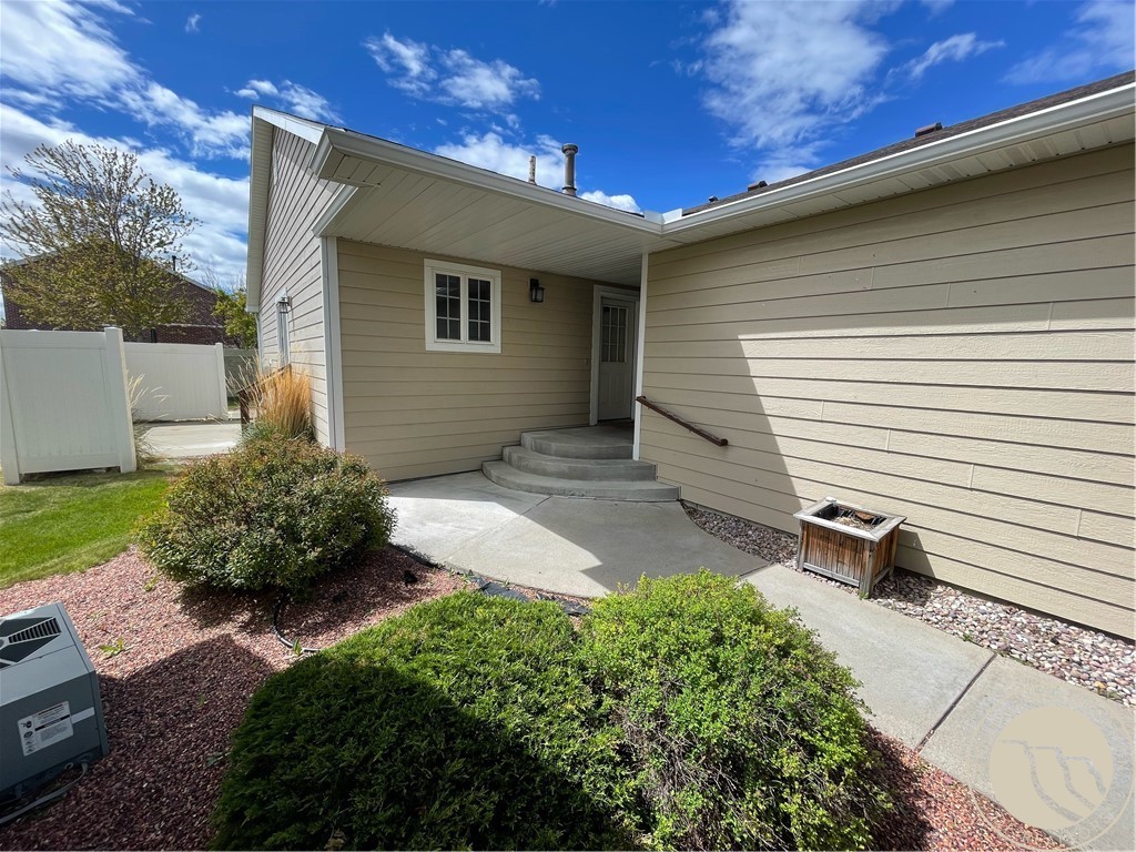1536 Golden Boulevard