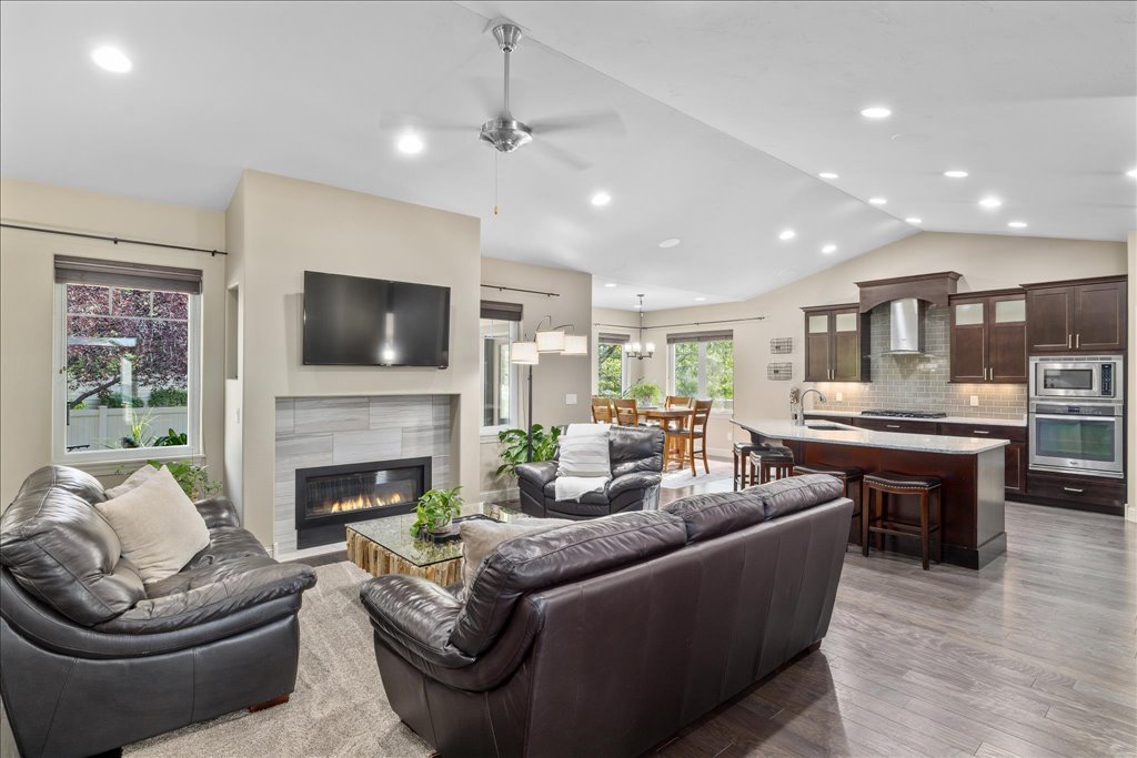 5245 Burlington Avenue